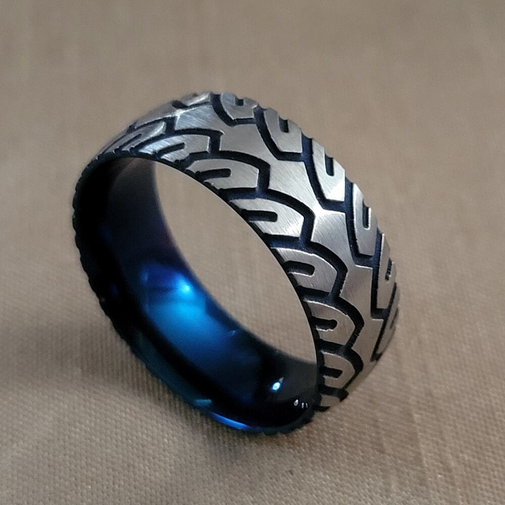 Men's size 11 stainless steel blue & silver car tire track ring